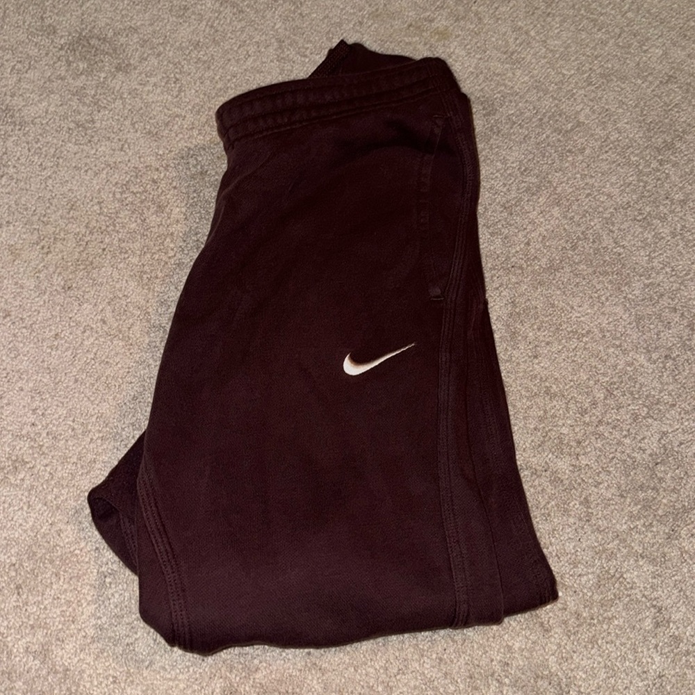 Nike Joggers - Maroon